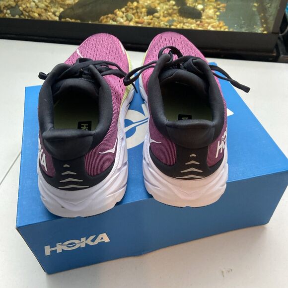 Hoka One One Clifton Women’s Size 9.5 Running Shoes Purple sneakers